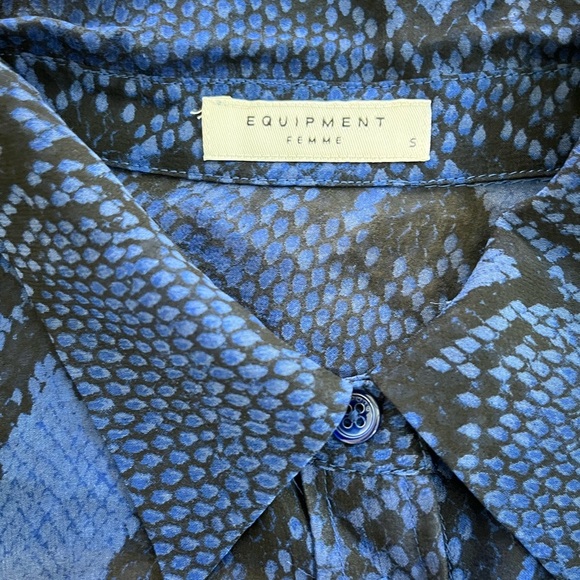 Equipment Femme Blue Ombre Snakeprint Silk Button Down Shirt size small - Picture 2 of 5